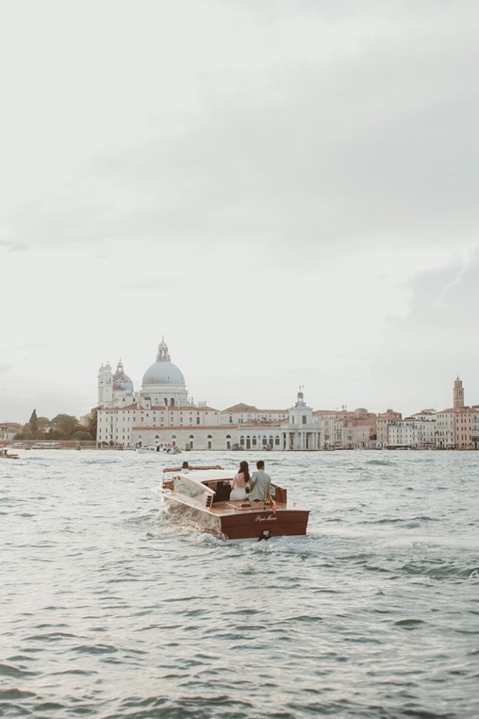 Elope to Italy - Couple elop