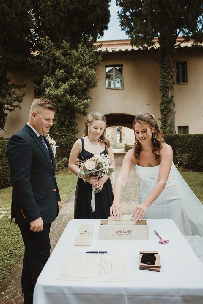 elopement ceremony ideas - love letter box