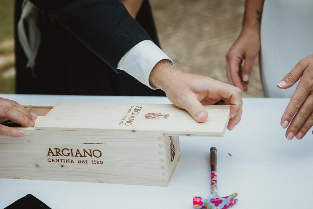 elopement ceremony ideas - love letter box