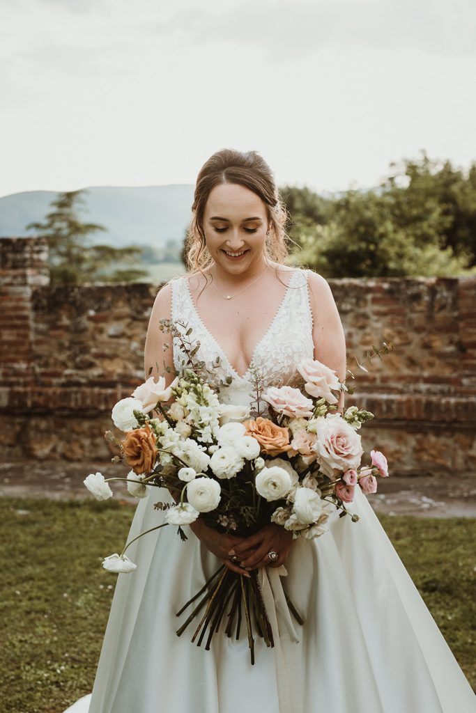 loose hand tied bouquet ideas