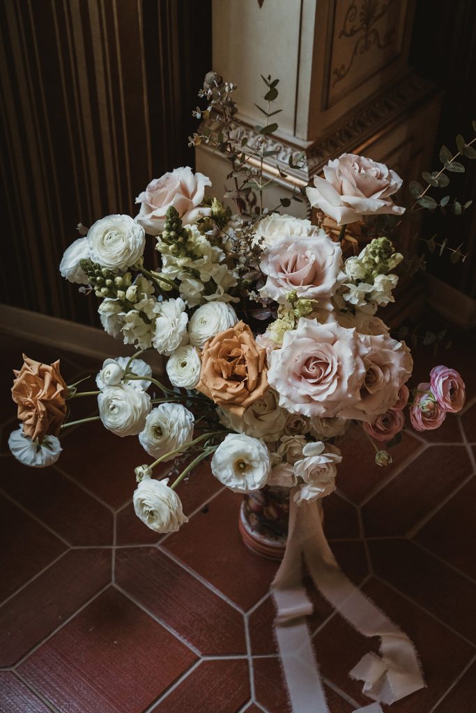 loose hand tied bouquet ideas