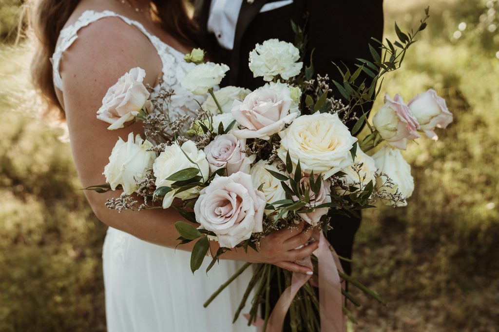 loose hand tied bouquet ideas