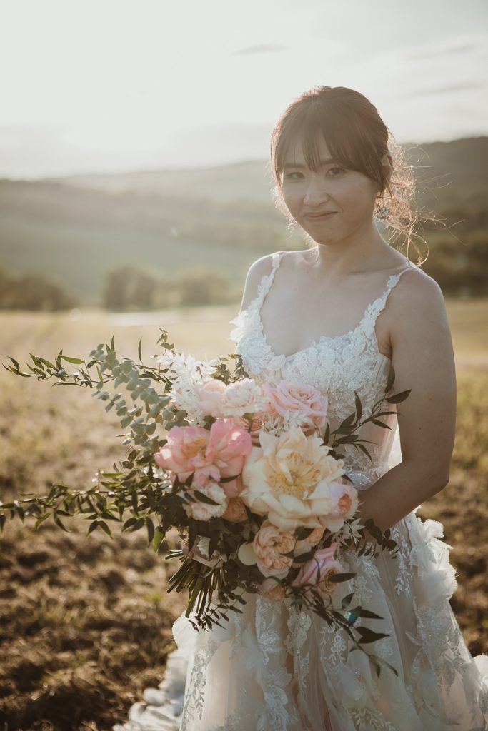 loose hand tied bouquet ideas