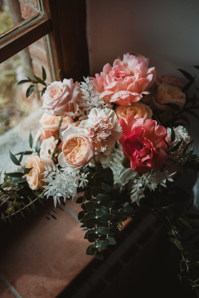 loose hand tied bouquet ideas