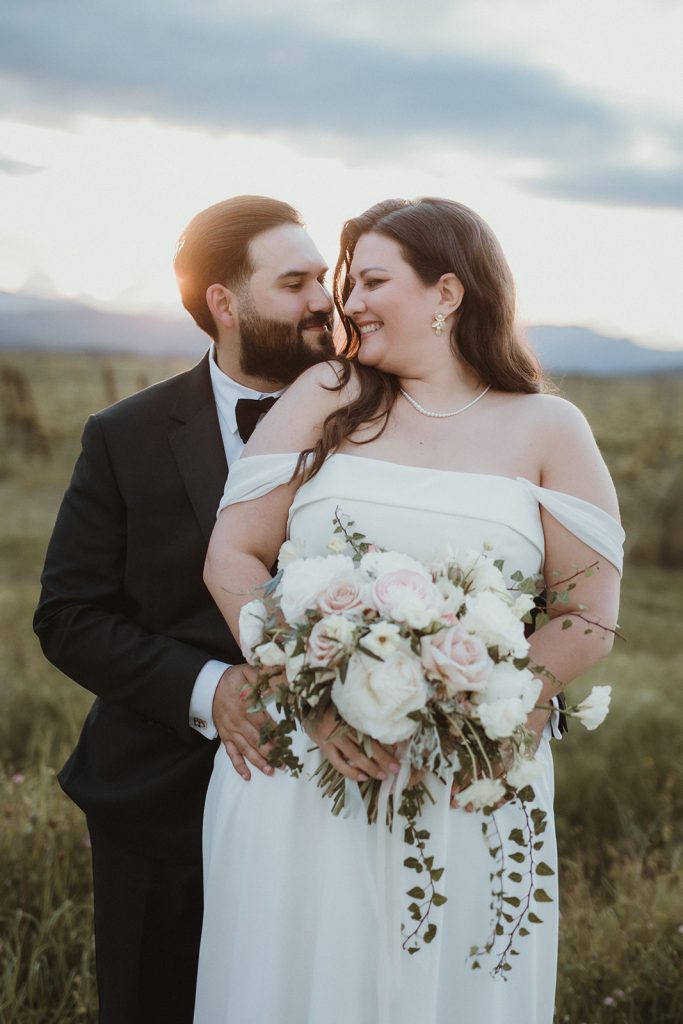 loose hand tied bouquet ideas