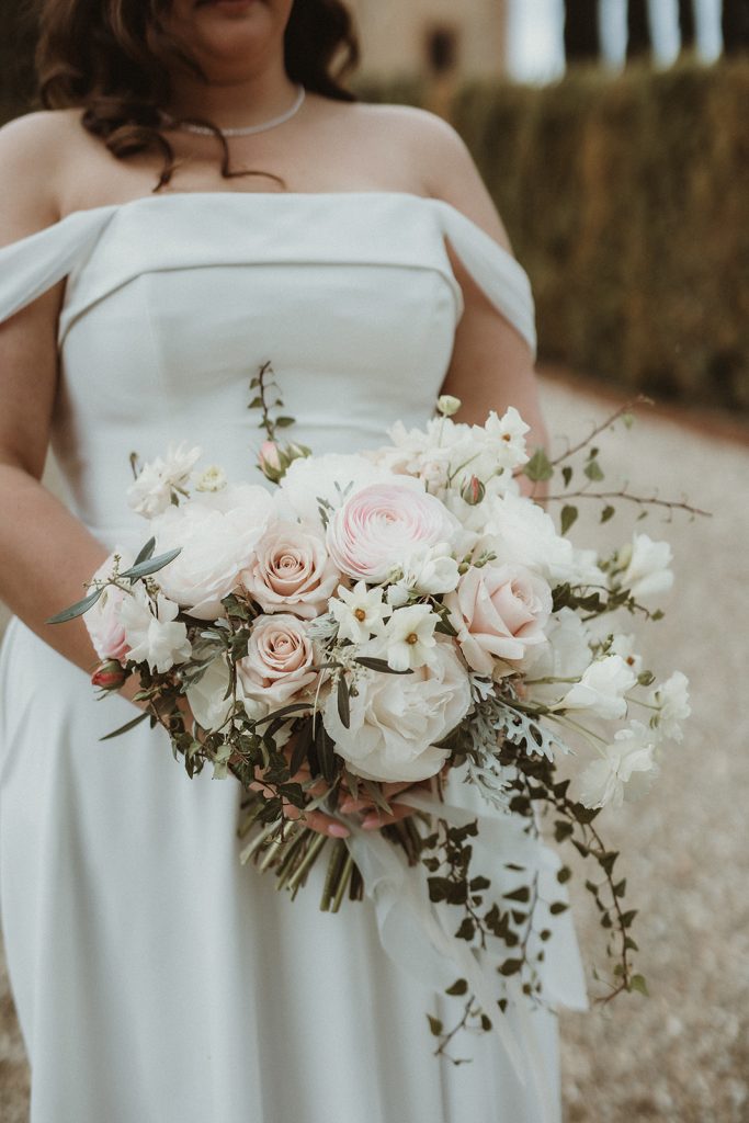 loose hand tied bouquet ideas