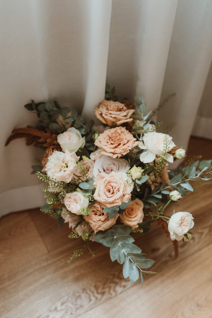 loose hand tied bouquet ideas