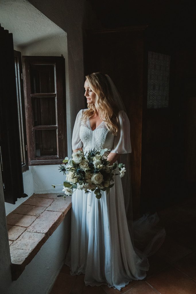 loose hand tied bouquet ideas