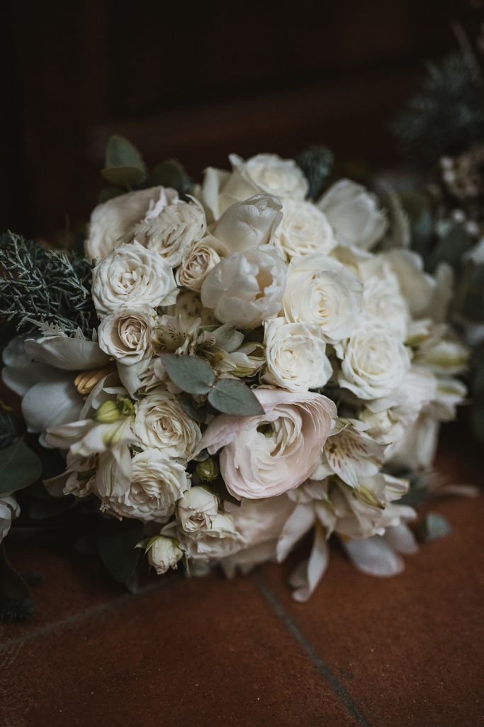Winter bridal bouquet ideas