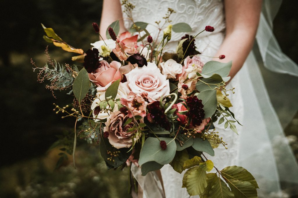 Winter bridal bouquet ideas