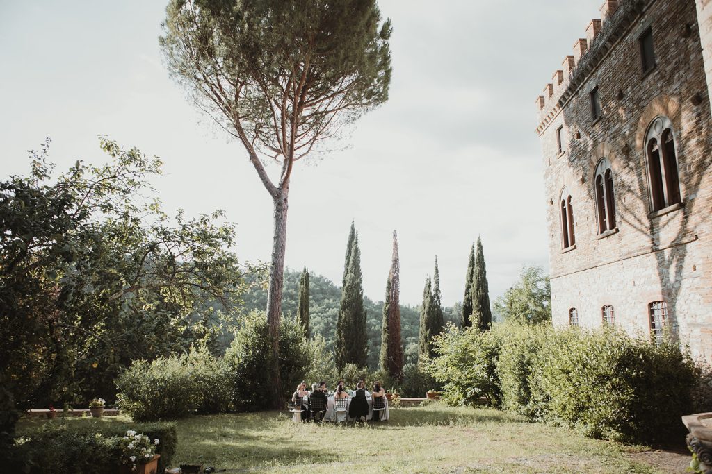 Intimate Wedding table in the Tuscan countryside