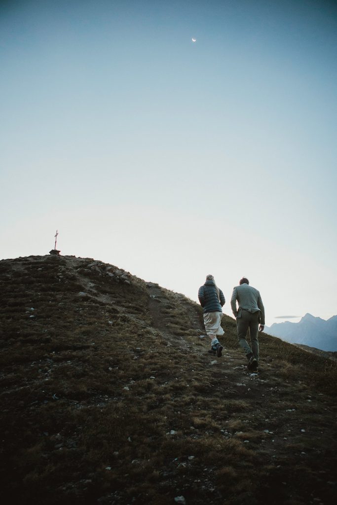 Adventure elopement Italy: couple hiking with sweeping views of the Aosta Valley and Italian Alps