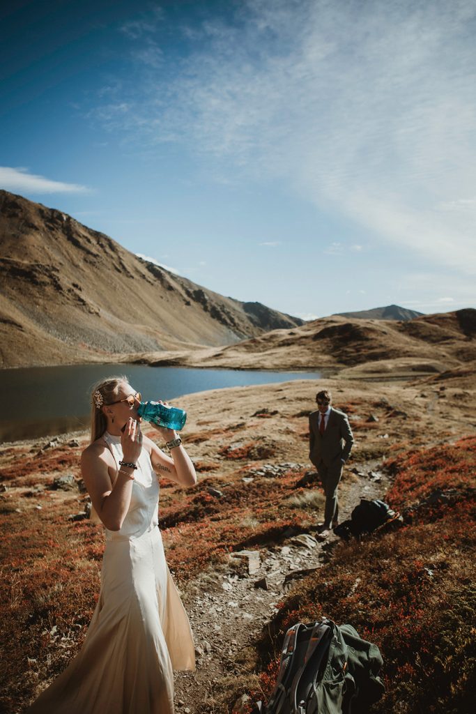 Adventure elopement Italy: couple photographed by a secluded lake in the Aosta Valley, Italian Alp
