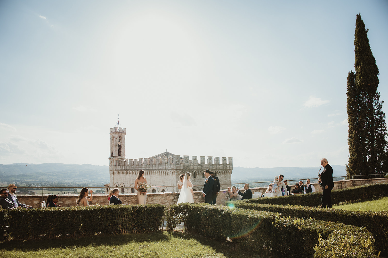Intimate wedding ceremony in Central Italy