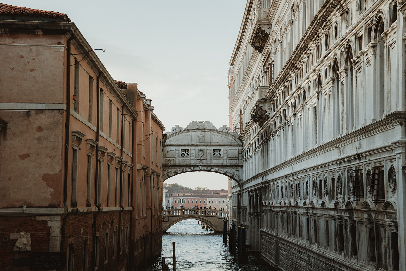 Views of Ponte dei Sospiri, Venice Views of Ponte dei Sospiri, Venice