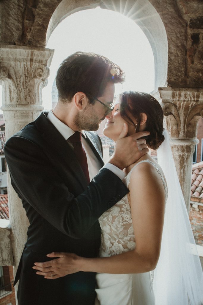Couple posing on the stairs of Palazzo Contarini del Bovolo on their elopement in Venice