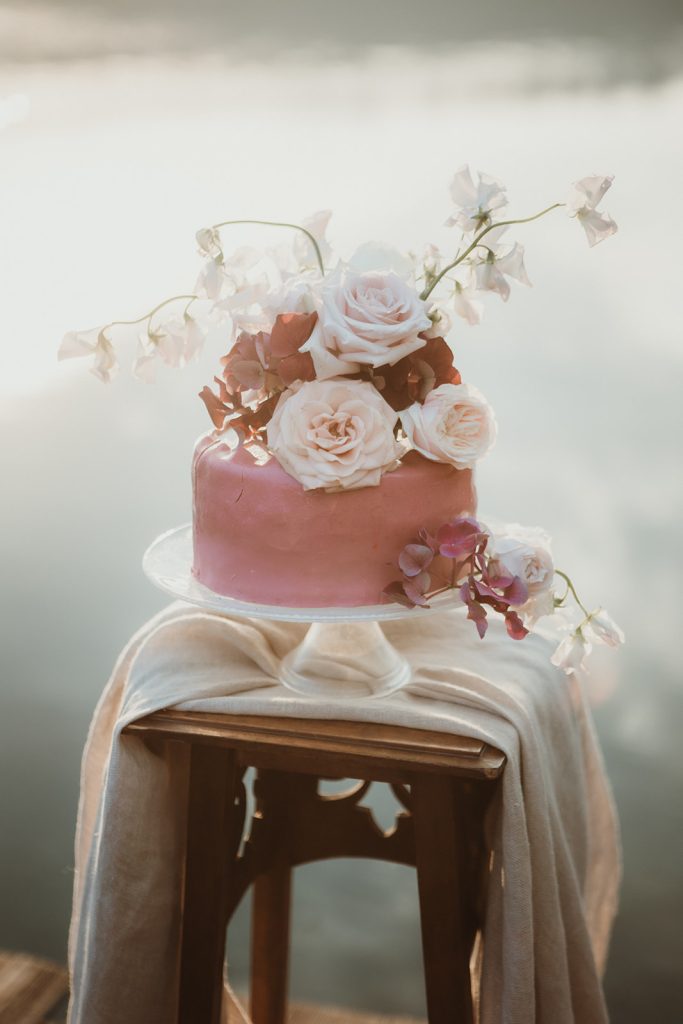 Detail of the wedding cake for an off-the-beaten-path elopement in Northern Italy by a lake