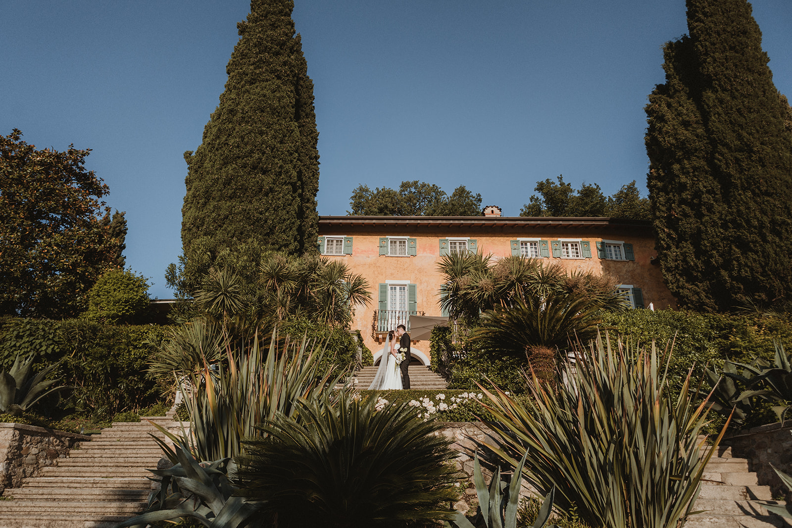 Vicky & Sing – Preview